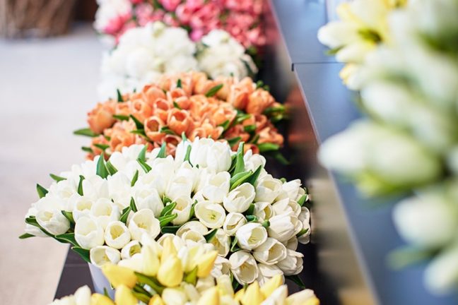 Café Vita et flores on-site florist selection of tribute flowers
